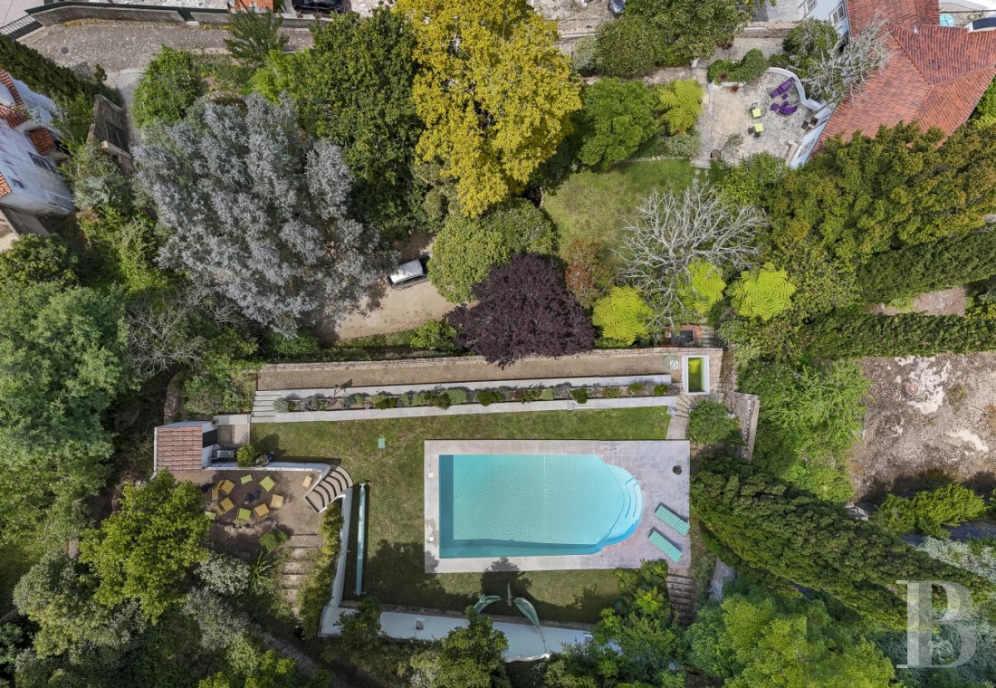 A proximité de Lisbonne, à l’entrée du parc naturel de Sintra-Cascais, une maison de village avec jardin, terrasses et patios - photo  n°5
